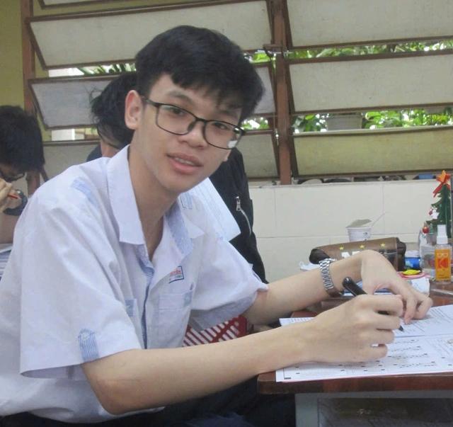 Các thủ khoa toàn quốc chọn ngành nào và định hướng tương lai ra sao? - Ảnh 1.