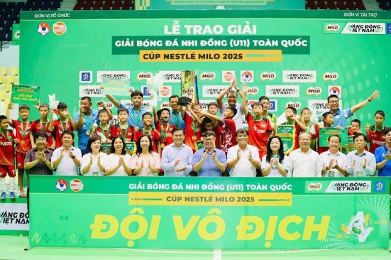 U.11 Hưng Yên vô địch giải bóng đá nhi đồng toàn quốc 2025- Ảnh 1. U.11 Hưng Yên vô địch giải bóng đá nhi đồng toàn quốc 2025- Ảnh 1.