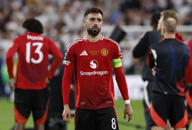Ronaldo gây sốc muốn đưa Bruno Fernandes đến Al Nassr: Hợp đồng ‘bom tấn’ 200 triệu bảng- Ảnh 2. Ronaldo gây sốc muốn đưa Bruno Fernandes đến Al Nassr: Hợp đồng ‘bom tấn’ 200 triệu bảng- Ảnh 2.