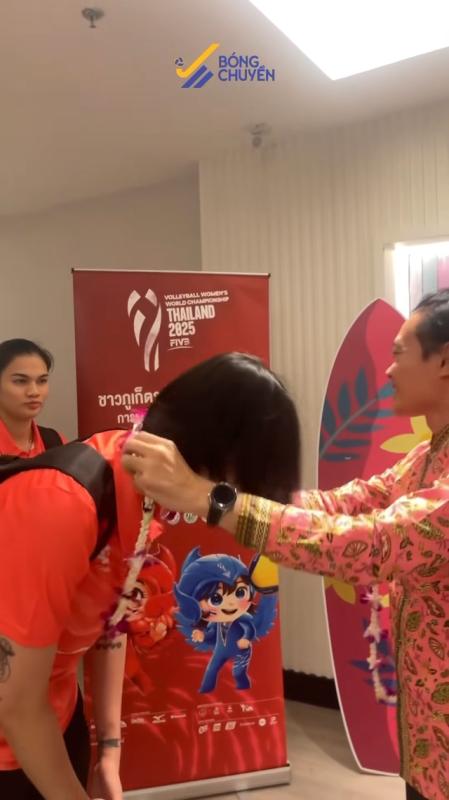 Đội tuyển bóng chuyền nữ Việt Nam đã đến Thái Lan đấu giải thế giới, được chào đón ấm áp - Ảnh 8.