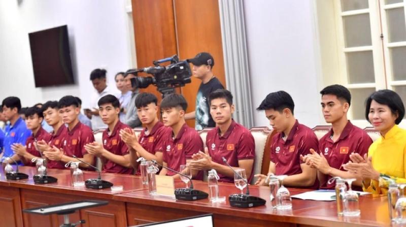 Chủ tịch VFF Trần Quốc Tuấn đặt mục tiêu: U.23 Việt Nam vào chung kết SEA Games 33- Ảnh 2. Chủ tịch VFF Trần Quốc Tuấn đặt mục tiêu: U.23 Việt Nam vào chung kết SEA Games 33- Ảnh 2.