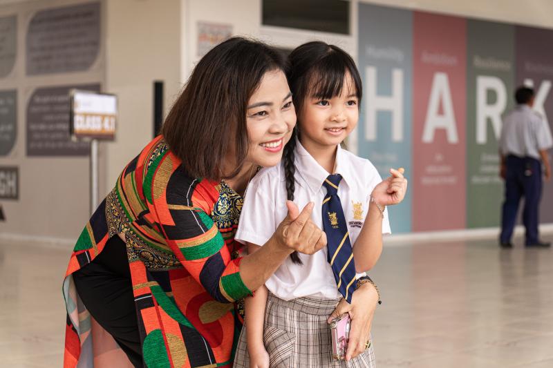 TP.HCM: Học sinh trường ngoài công lập háo hức tựu trường năm học mới - Ảnh 2.