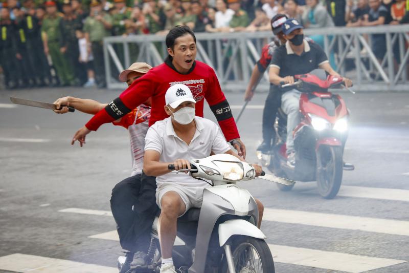 Hơn 2 . 000 Chiến sĩ công an Hà Nội diễu binh diễu hành trong Ngày hội bình yên - Ảnh 19.