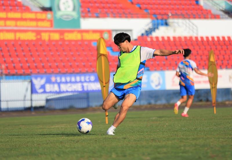Công Phượng ra mắt đối tác Brazil khủng bằng chiến thắng, quyết lên V-League!- Ảnh 1. Công Phượng ra mắt đối tác Brazil khủng bằng chiến thắng, quyết lên V-League!- Ảnh 1.