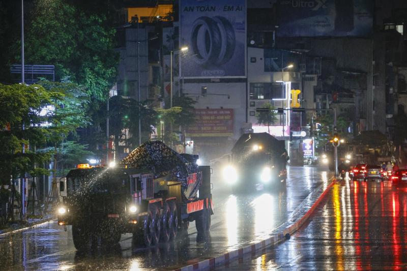 Dàn khí tài tham gia nhiệm vụ A80 tập kết về trung tâm Hà Nội trong đêm - Ảnh 5.