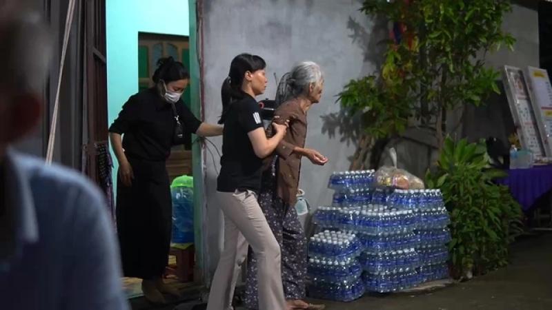 Mái đầu bạc tiễn biệt mái đầu xanh: Chuyến thăm nhà lần cuối của trọng tài Trần Đình Thịnh!- Ảnh 2. Mái đầu bạc tiễn biệt mái đầu xanh: Chuyến thăm nhà lần cuối của trọng tài Trần Đình Thịnh!- Ảnh 2.