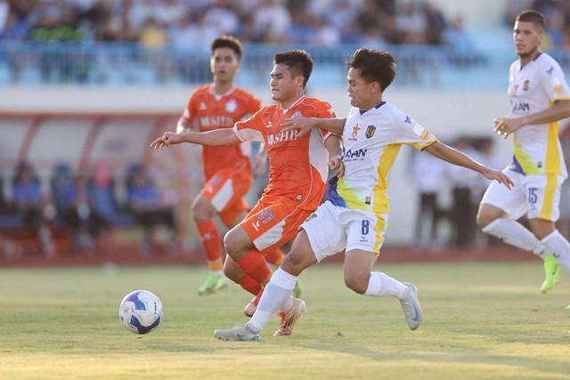 Cuộc đua tránh xuống hạng cực nóng ngay đầu mùa: HAGL 'khó thở', cựu vương V-League lao đao?- Ảnh 1.