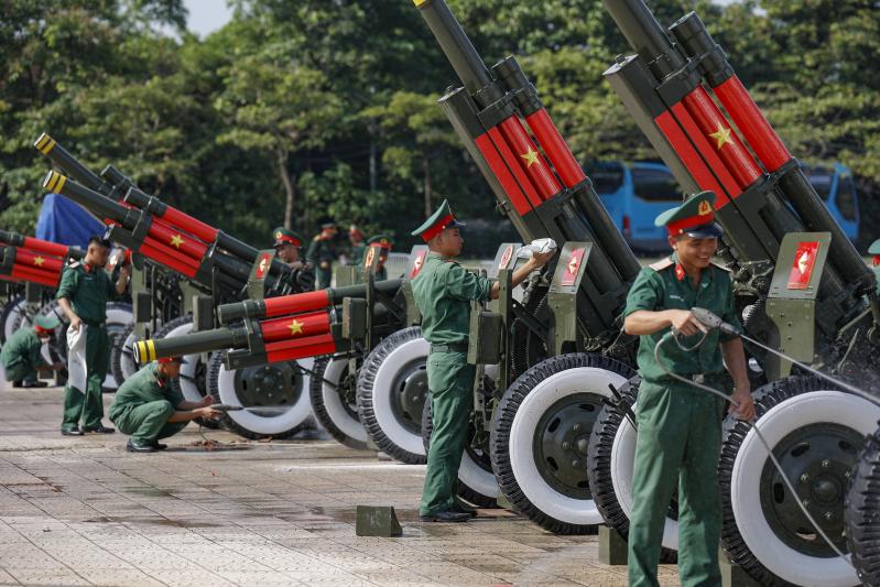 Ngắm dàn pháo lễ phục vụ nhiệm vụ A80 trước sân Mỹ Đình - Ảnh 1.