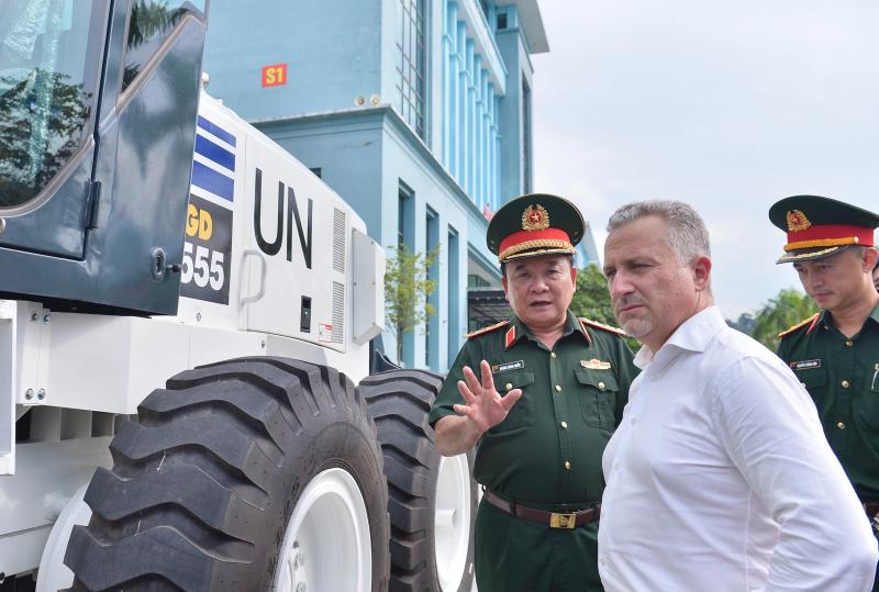 Úc viện trợ trang thiết bị 240.000 USD cho lực lượng Gìn giữ hòa bình Việt Nam- Ảnh 7. Úc viện trợ trang thiết bị 240.000 USD cho lực lượng Gìn giữ hòa bình Việt Nam- Ảnh 7.