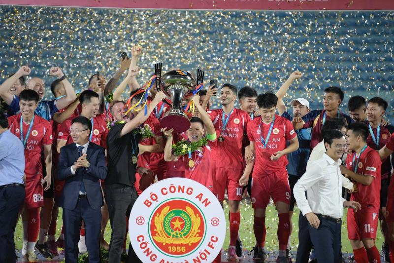 Đình Bắc: Số áo mới, khát vọng trưởng thành cùng CLB CAHN và U.23 Việt Nam- Ảnh 2. Đình Bắc: Số áo mới, khát vọng trưởng thành cùng CLB CAHN và U.23 Việt Nam- Ảnh 2.