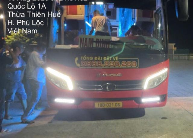 TP.Huế: Chở quá 12 người, chủ xe khách bị phạt gần 100 triệu đồng - Ảnh 1.