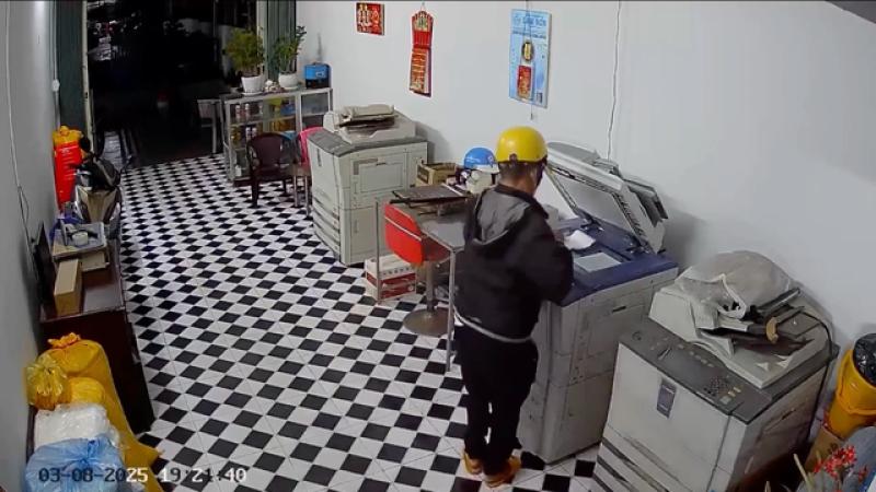 Truy bắt người đàn ông đâm chủ tiệm photo vì không xin được tiền - Ảnh 2.