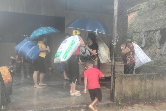 Mưa lớn suốt đêm, cảnh báo lũ quét trên các sông tại Quảng Trị - Ảnh 3.