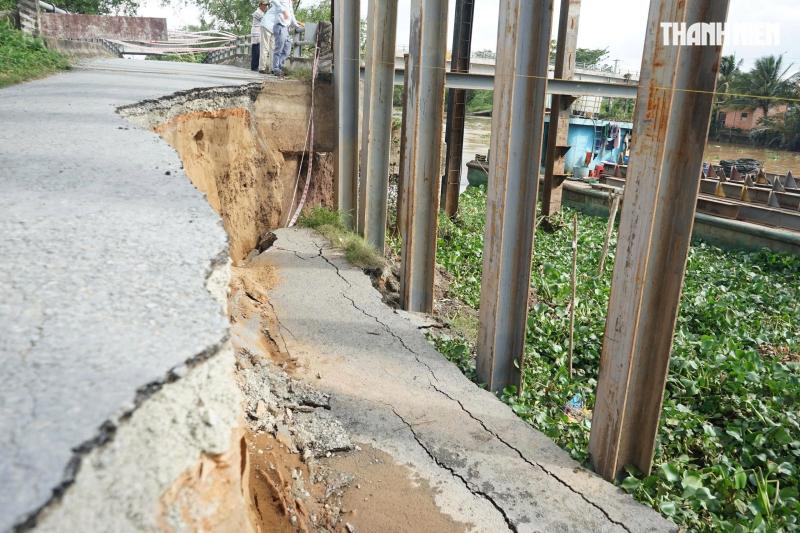 Hiện trường vụ sạt lở nghiêm trọng ngay trước cổng trường học ở Đồng Tháp- Ảnh 7. Hiện trường vụ sạt lở nghiêm trọng ngay trước cổng trường học ở Đồng Tháp- Ảnh 7.