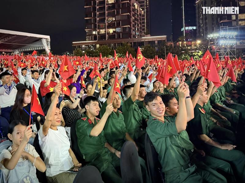Tổng Bí thư Tô Lâm dự cầu truyền hình chính luận nghệ thuật Dưới cờ vinh quang- Ảnh 7. Tổng Bí thư Tô Lâm dự cầu truyền hình chính luận nghệ thuật Dưới cờ vinh quang- Ảnh 7.