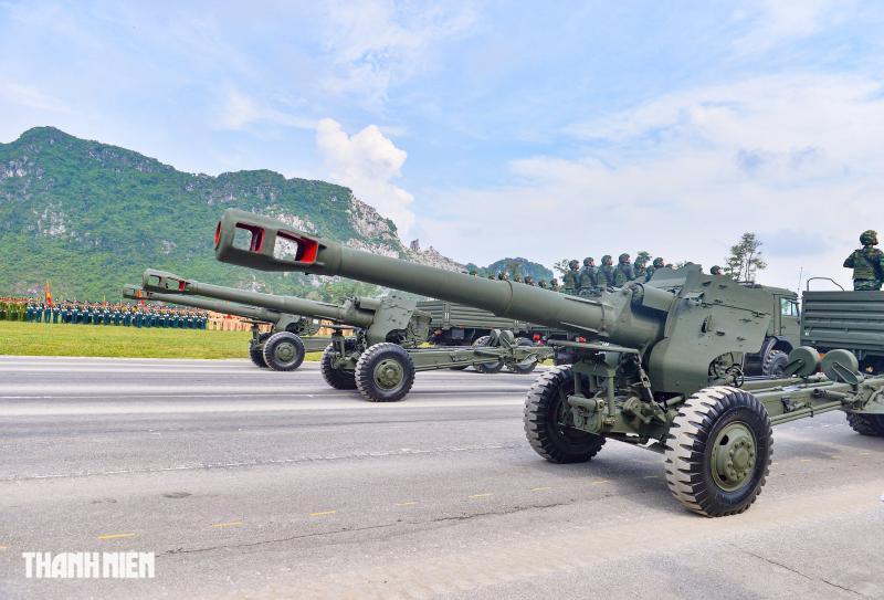 Ngắm xe tăng hiện đại nhất thế giới, UAV cảm tử tại tổng hợp luyện diễu binh- Ảnh 10. Ngắm xe tăng hiện đại nhất thế giới, UAV cảm tử tại tổng hợp luyện diễu binh- Ảnh 10.