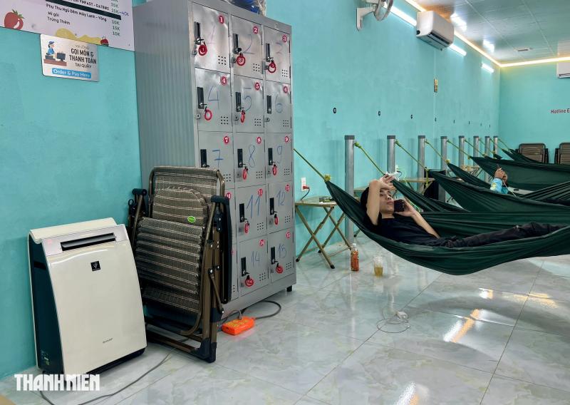 Bất ngờ lý do trạm sạc xe điện có máy lạnh, lọc không khí và sân bóng - Ảnh 2.