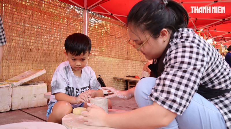 'Xuyên không' đến các làng nghề dân gian ngay trung tâm TP.HCM dịp Quốc khánh 2.9 - Ảnh 7.