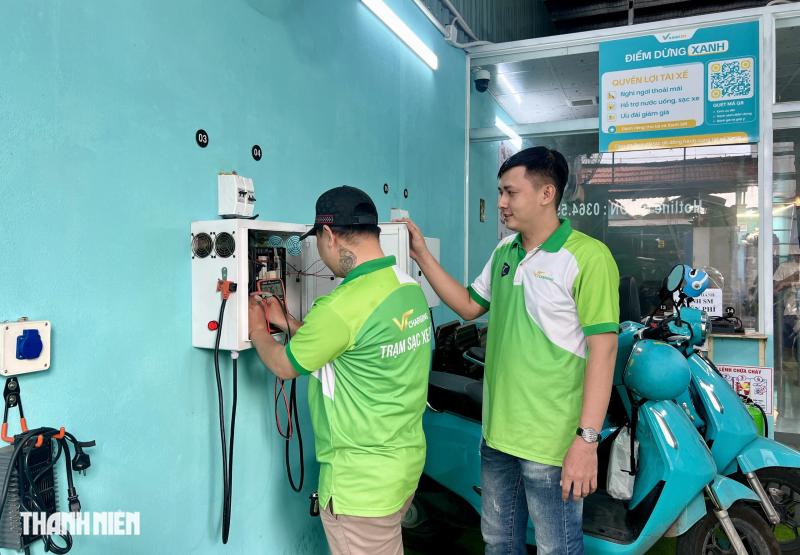 Bất ngờ lý do trạm sạc xe điện có máy lạnh, lọc không khí và sân bóng - Ảnh 5.
