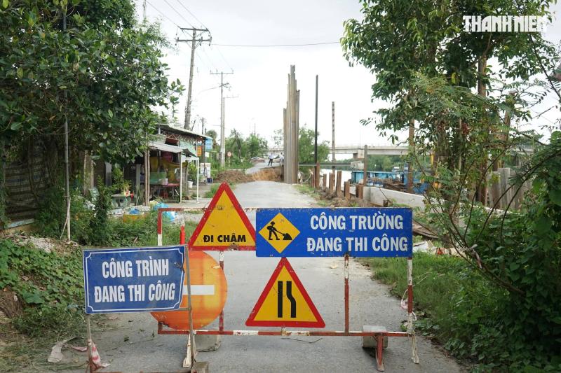 Hiện trường vụ sạt lở nghiêm trọng ngay trước cổng trường học ở Đồng Tháp- Ảnh 9. Hiện trường vụ sạt lở nghiêm trọng ngay trước cổng trường học ở Đồng Tháp- Ảnh 9.
