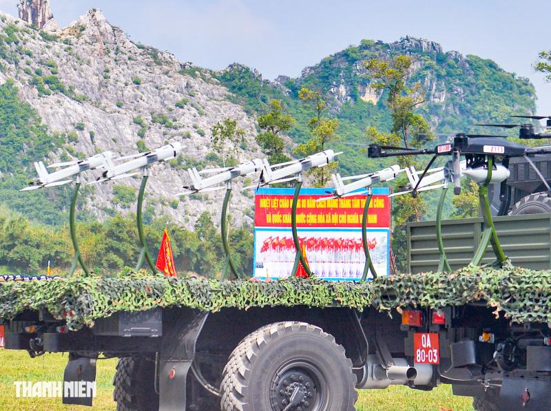 Ngắm xe tăng hiện đại nhất thế giới, UAV cảm tử tại tổng hợp luyện diễu binh- Ảnh 19. Ngắm xe tăng hiện đại nhất thế giới, UAV cảm tử tại tổng hợp luyện diễu binh- Ảnh 19.