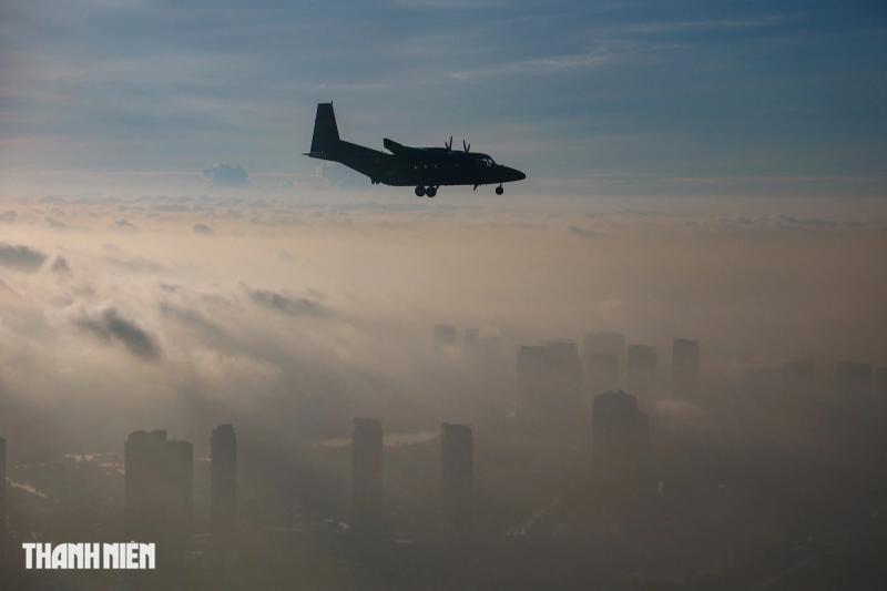 Xem 'ngựa thồ' C-295 khoác áo mới, bay biên đội 4 chiếc trên bầu trời Hà Nội- Ảnh 21.