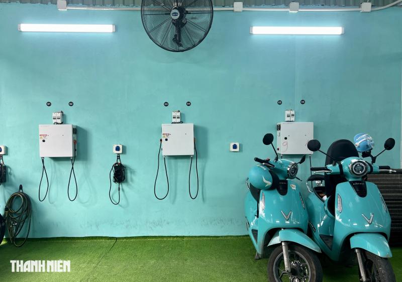 Bất ngờ lý do trạm sạc xe điện có máy lạnh, lọc không khí và sân bóng - Ảnh 6.