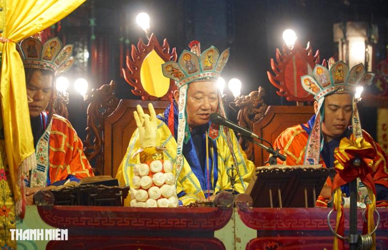 Hàng trăm người tham dự lễ xá tội vong nhân tại chùa Khánh Vân Nam Viện - Ảnh 1.