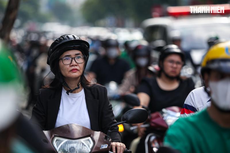 Xe kẹt cứng đường Bạch Đằng cửa ngõ sân bay Tân Sơn Nhất mỗi ngày - Ảnh 5.
