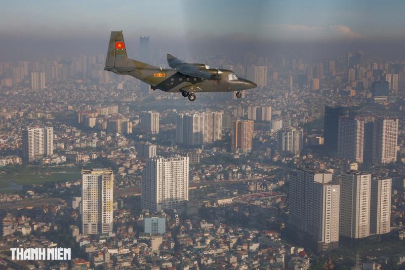 Xem 'ngựa thồ' C-295 khoác áo mới, bay biên đội 4 chiếc trên bầu trời Hà Nội- Ảnh 26.