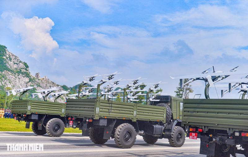 Ngắm xe tăng hiện đại nhất thế giới, UAV cảm tử tại tổng hợp luyện diễu binh- Ảnh 16. Ngắm xe tăng hiện đại nhất thế giới, UAV cảm tử tại tổng hợp luyện diễu binh- Ảnh 16.