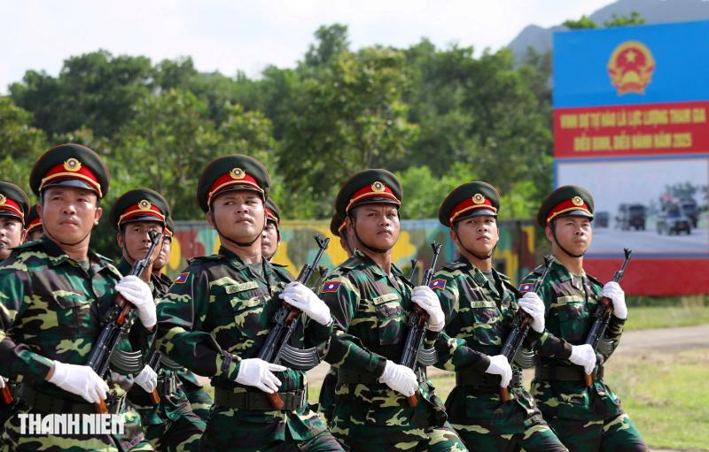 Khối trưởng quân đội Lào: 'Tình cảm người dân Việt Nam dành cho chúng tôi là vô giá’- Ảnh 6.