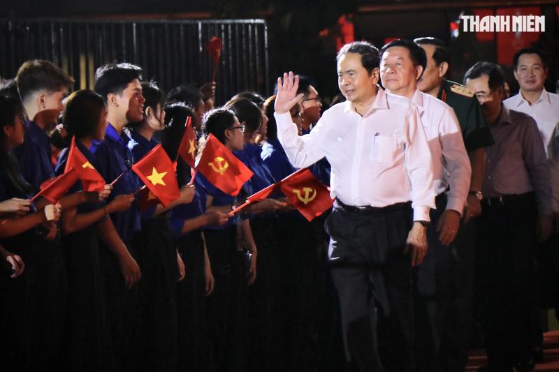 Tổng Bí thư Tô Lâm dự cầu truyền hình chính luận nghệ thuật Dưới cờ vinh quang- Ảnh 3. Tổng Bí thư Tô Lâm dự cầu truyền hình chính luận nghệ thuật Dưới cờ vinh quang- Ảnh 3.