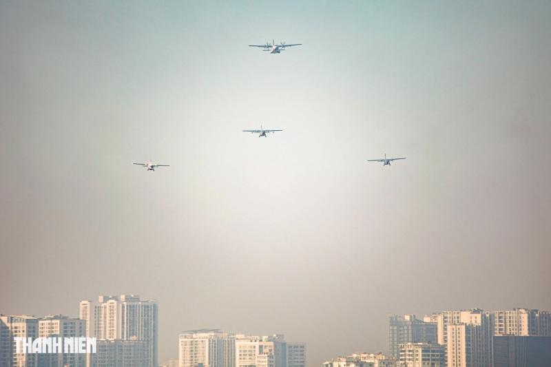 Xem 'ngựa thồ' C-295 khoác áo mới, bay biên đội 4 chiếc trên bầu trời Hà Nội- Ảnh 18.