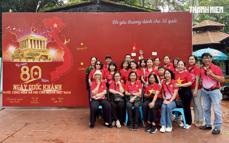 'Xuyên không' đến các làng nghề dân gian ngay trung tâm TP.HCM dịp Quốc khánh 2.9 - Ảnh 14.