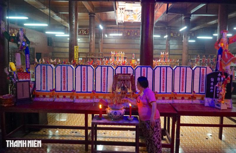 Hàng trăm người tham dự lễ xá tội vong nhân tại chùa Khánh Vân Nam Viện - Ảnh 4.