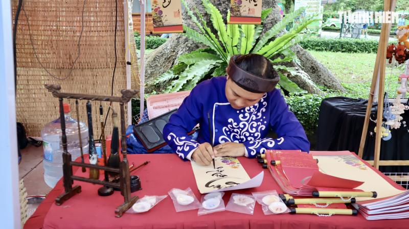 'Xuyên không' đến các làng nghề dân gian ngay trung tâm TP.HCM dịp Quốc khánh 2.9 - Ảnh 8.
