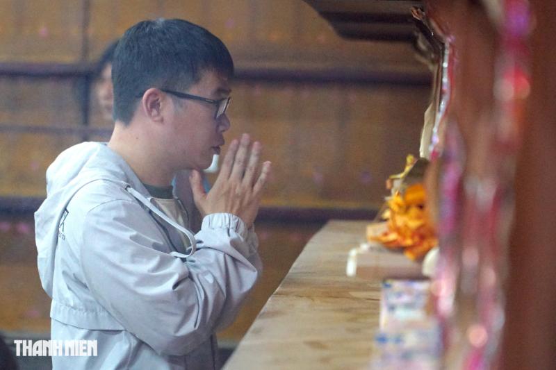 Hàng trăm người tham dự lễ xá tội vong nhân tại chùa Khánh Vân Nam Viện - Ảnh 8.
