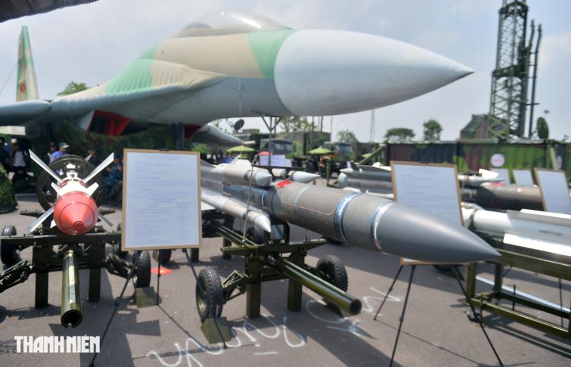 Hình ảnh 5 loại tên lửa hiện đại của tiêm kích Su30-MK2 lần đầu được công bố- Ảnh 1.