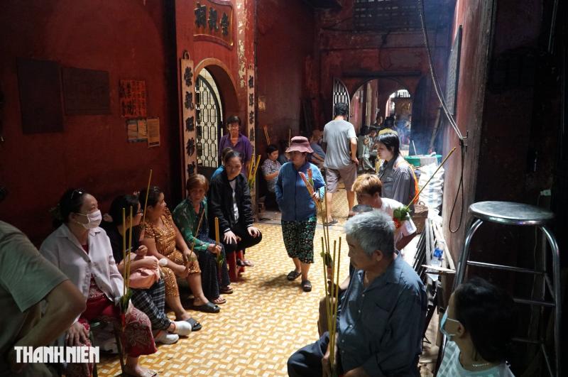 Hàng trăm người tham dự lễ xá tội vong nhân tại chùa Khánh Vân Nam Viện - Ảnh 6.