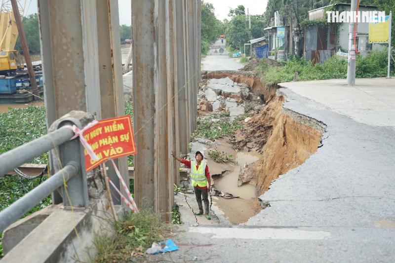 Hiện trường vụ sạt lở nghiêm trọng ngay trước cổng trường học ở Đồng Tháp- Ảnh 2. Hiện trường vụ sạt lở nghiêm trọng ngay trước cổng trường học ở Đồng Tháp- Ảnh 2.