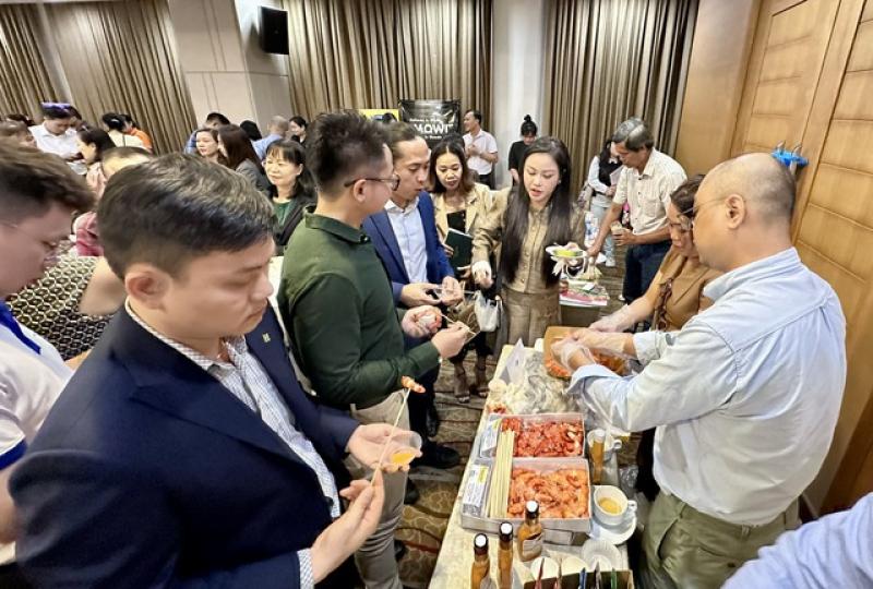 Đưa thủy sản xuất khẩu đến bàn ăn người Việt- Ảnh 1. Đưa thủy sản xuất khẩu đến bàn ăn người Việt- Ảnh 1.