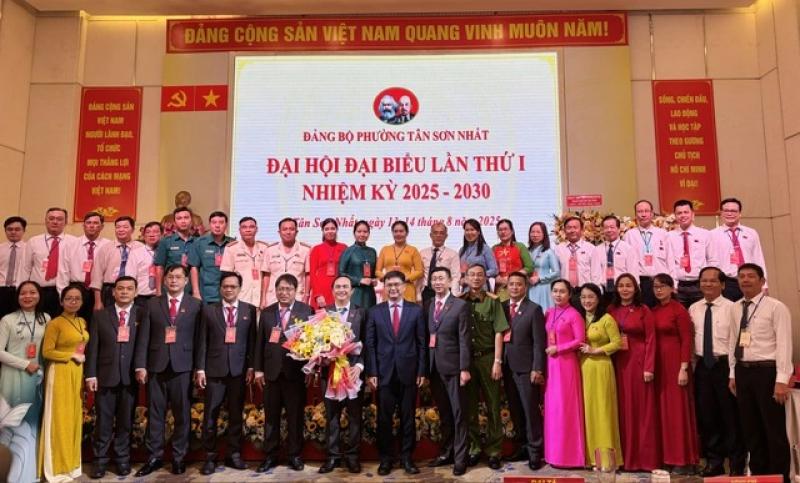 TP.HCM: Bí thư Quận ủy Tân Bình cũ làm Bí thư Đảng ủy phường Tân Sơn Nhất- Ảnh 2. TP.HCM: Bí thư Quận ủy Tân Bình cũ làm Bí thư Đảng ủy phường Tân Sơn Nhất- Ảnh 2.