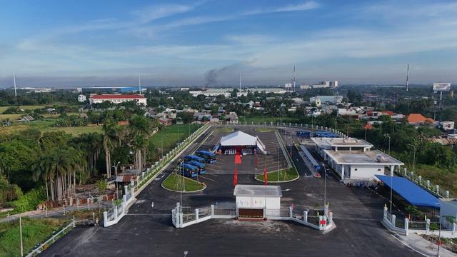 TP.HCM khai trương bến xe buýt gần 70 tỉ ở Hóc Môn- Ảnh 1.