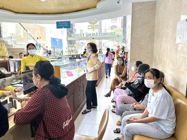 Vàng tăng kỷ lục sau khi xóa bỏ độc quyền- Ảnh 1.