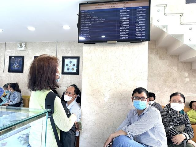 Vàng tăng kỷ lục sau khi xóa bỏ độc quyền- Ảnh 2.