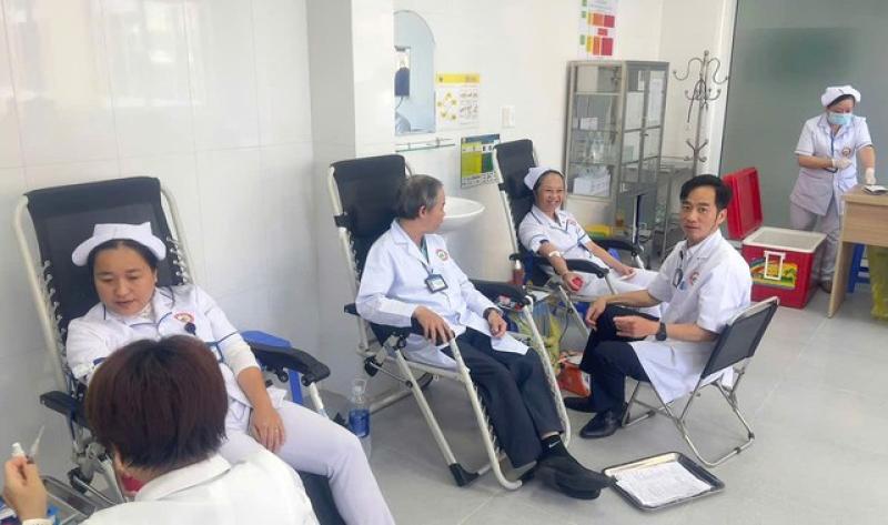 Thiếu máu cứu người, y bác sĩ Bệnh viện đa khoa Lâm Đồng liên tục hiến máu - Ảnh 2.