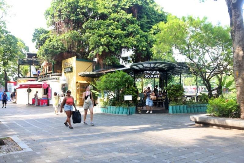 Phá dỡ một phần nhà hàng Thủy Tạ cạnh hồ Hoàn Kiếm- Ảnh 3. Phá dỡ một phần nhà hàng Thủy Tạ cạnh hồ Hoàn Kiếm- Ảnh 3.
