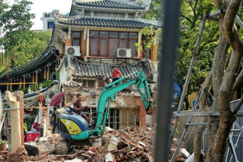 Phá dỡ một phần nhà hàng Thủy Tạ cạnh hồ Hoàn Kiếm- Ảnh 2. Phá dỡ một phần nhà hàng Thủy Tạ cạnh hồ Hoàn Kiếm- Ảnh 2.