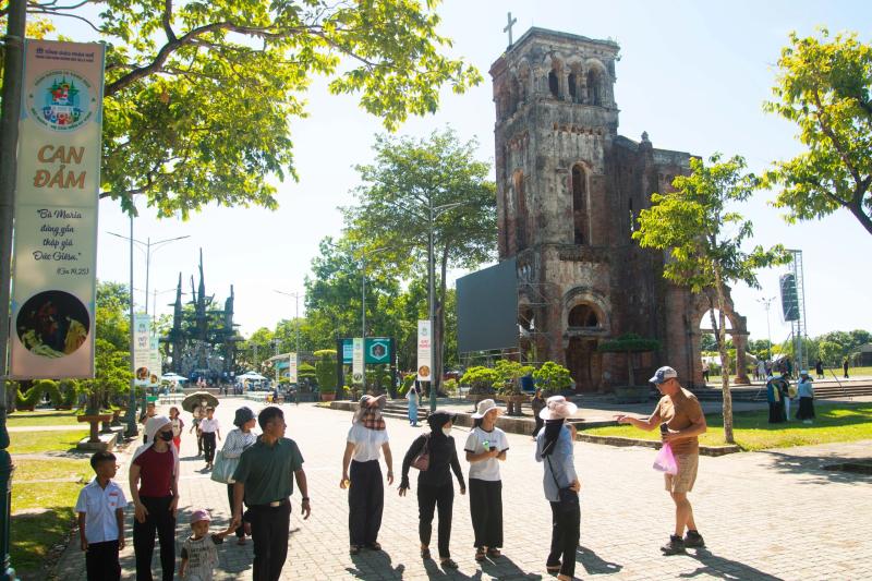 Tháng 8: La Vang trang nghiêm, lộng lẫy đón tín hữu cả nước về hành hương - Ảnh 2. Tháng 8: La Vang trang nghiêm, lộng lẫy đón tín hữu cả nước về hành hương - Ảnh 2.